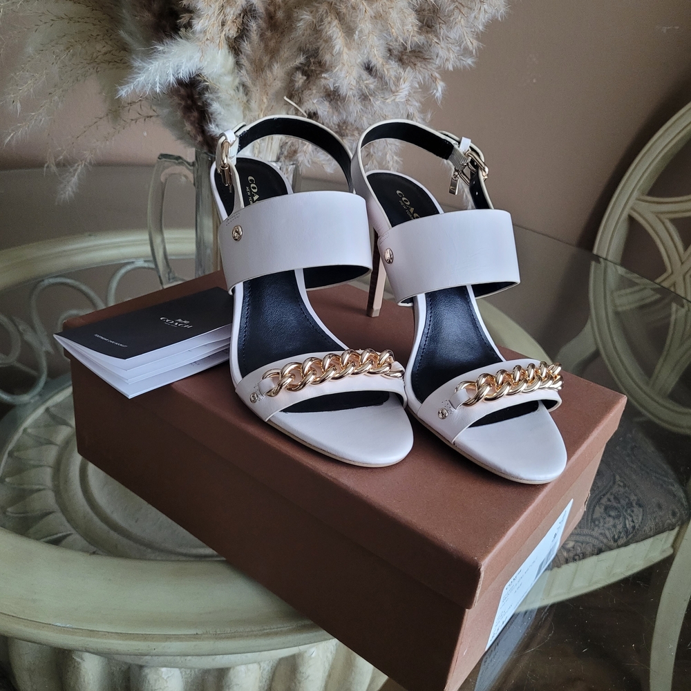COACH Ellegant Heels Chalk Color Gold Accent Size: 8.5 New